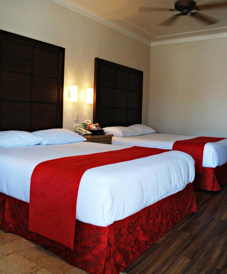 Hotel Fiesta 纳沃华 外观 照片